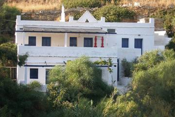 Location de vacances pour 8 personnes, avec terrasse et jardin, animaux acceptés dans Chora (Ios)