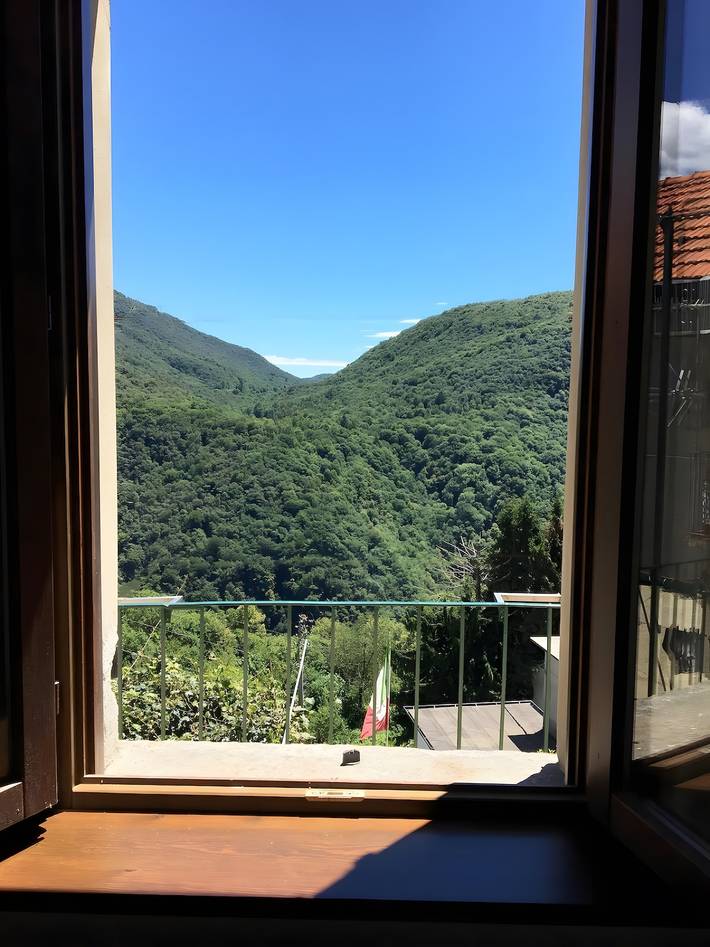 Entire apartment, Apartment 'Artist Lake House with Panoramic' with Lake View, Private Terrace and Wi-Fi in Garabiolo, Maccagno con Pino e Veddasca