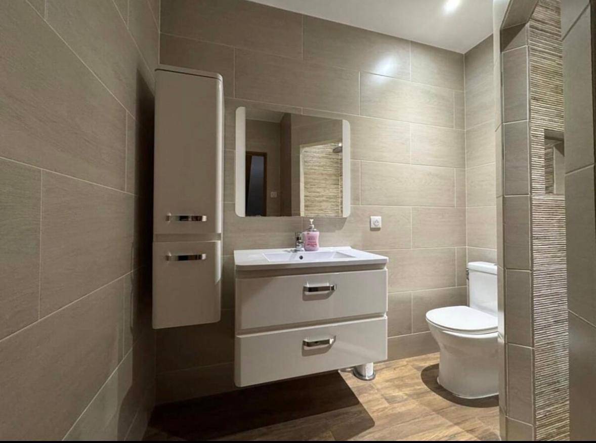 Maison spacieuse avec cour privée a 10 min Disney in Montévrain, Seine-et-Marne