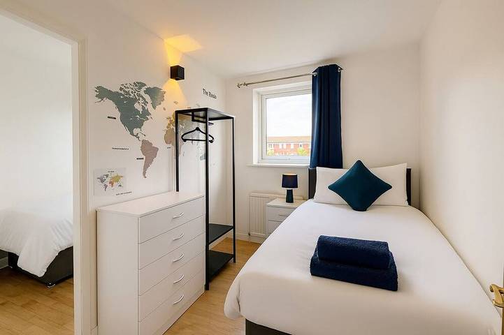 Stoke Mandeville House | Sleeps up to 6-8 in Aylesbury, Chiltern Hills