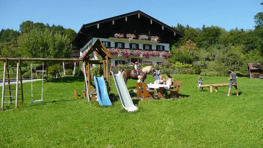 Ferienwohnung für 6 Personen, mit Terrasse und Garten in Samerberg