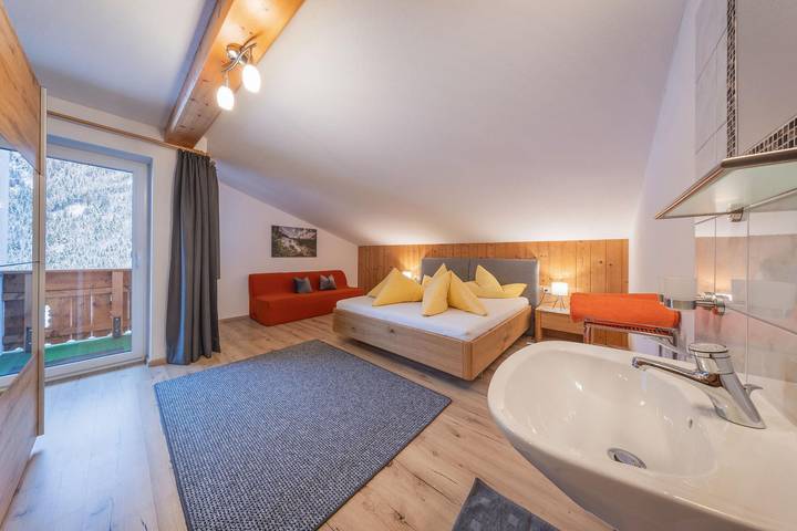 Ferienwohnung für 7 Personen, mit Balkon und Ausblick im Stubaital - 2