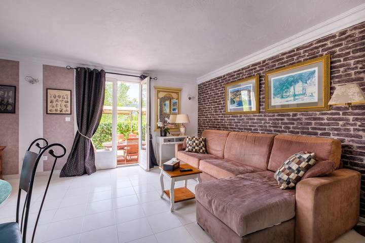 Ganze Wohnung, Ferienwohnung 'Le Mas Des Pins' mit Bergblick, Wlan und Klimaanlage in Peymeinade, Mittelmeerküste (Frankreich)