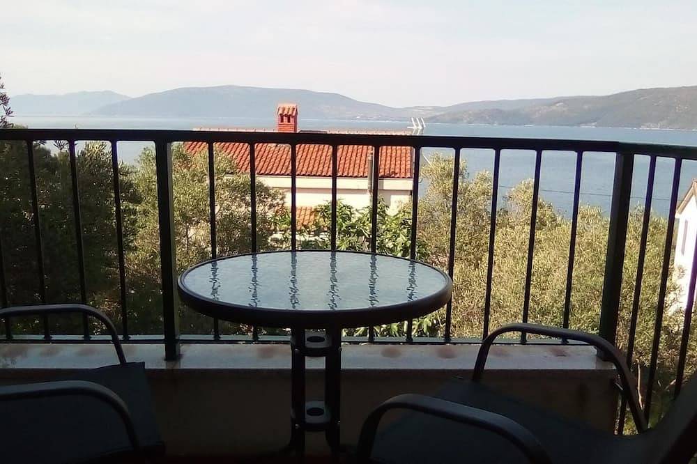 Appartamento intero, Monolocale con balcone e vista mare Vallon - Valun, Cherso - Cres (As-386-b) in Valun, Cherso