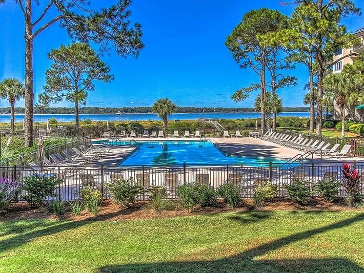 Villa for 6 people, with pool and balcony in South Carolina