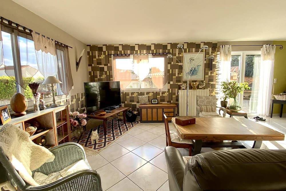 Hermosa Villa Residencial En Paz Gran Cocina Verano Piscina Privada in Pia, Côte d'Améthyste