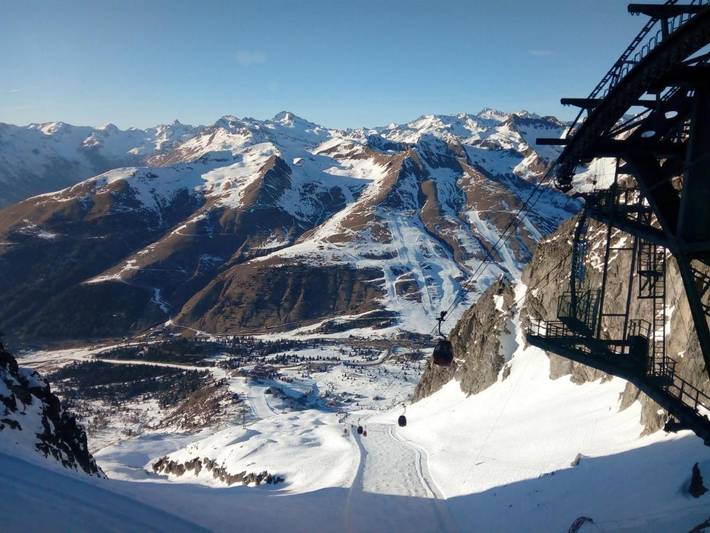 Gîte pour 9 personnes, avec vue et terrasse, animaux acceptés dans Passo Del Tonale - 2