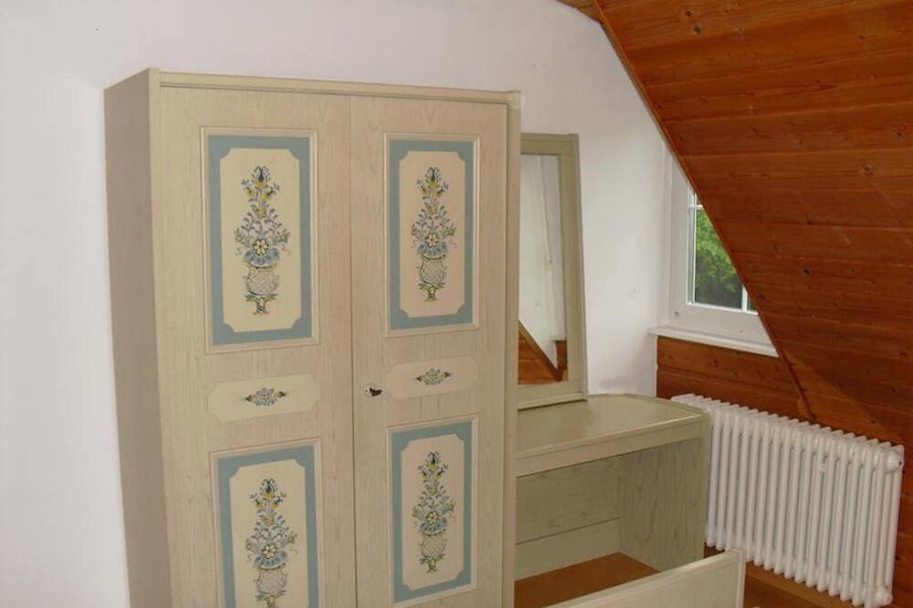 Ganze Wohnung, Liebevoll eingerichtete Ferienwohnung mit exklusiven Voglauer-Möbeln in Miltenberg, Fränkisches Weinland