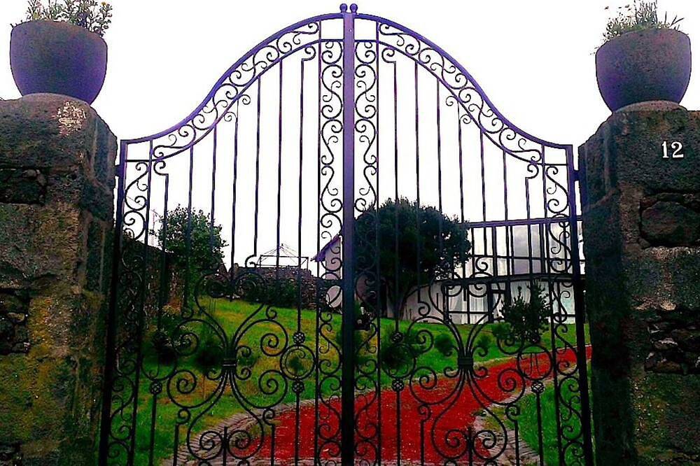Guest House with excellent way for walking, explore neighbor villages or bicycle in São Miguel Island, Fenais da Luz