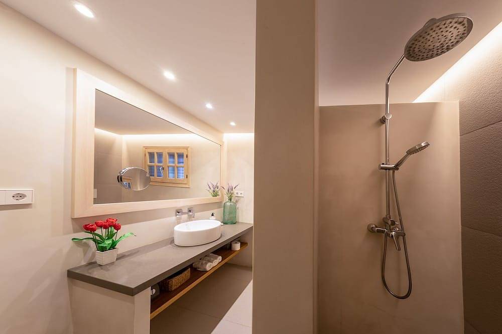 Casa Rosita, Wifi (fibra) gratis, a 75 metros de Playa Niu Blau, ideal familias. in Cala Pada, Santa Eulària des Riu
