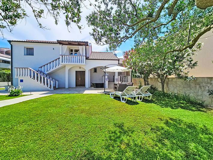 Ferienhaus für 5 Personen, mit Balkon und Terrasse sowie Garten in Privlaka