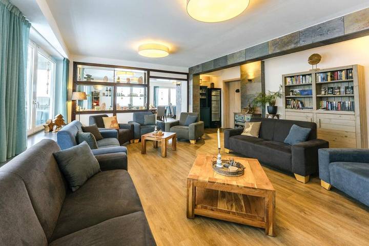 Ferienwohnung für 25 Personen, mit Terrasse und Garten sowie Ausblick im Sauerland