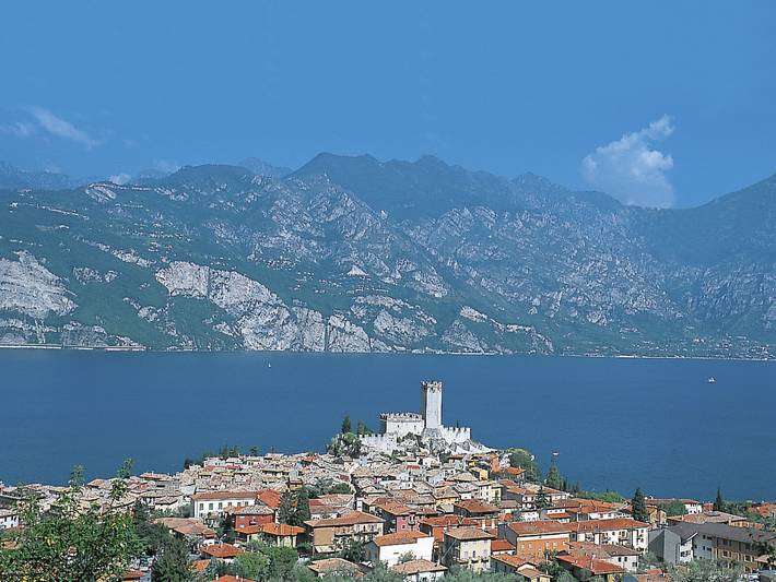 Appartamento intero, Wohnung in Malcesine mit Privatstrand in Malcesine, Prealpi Gardesane
