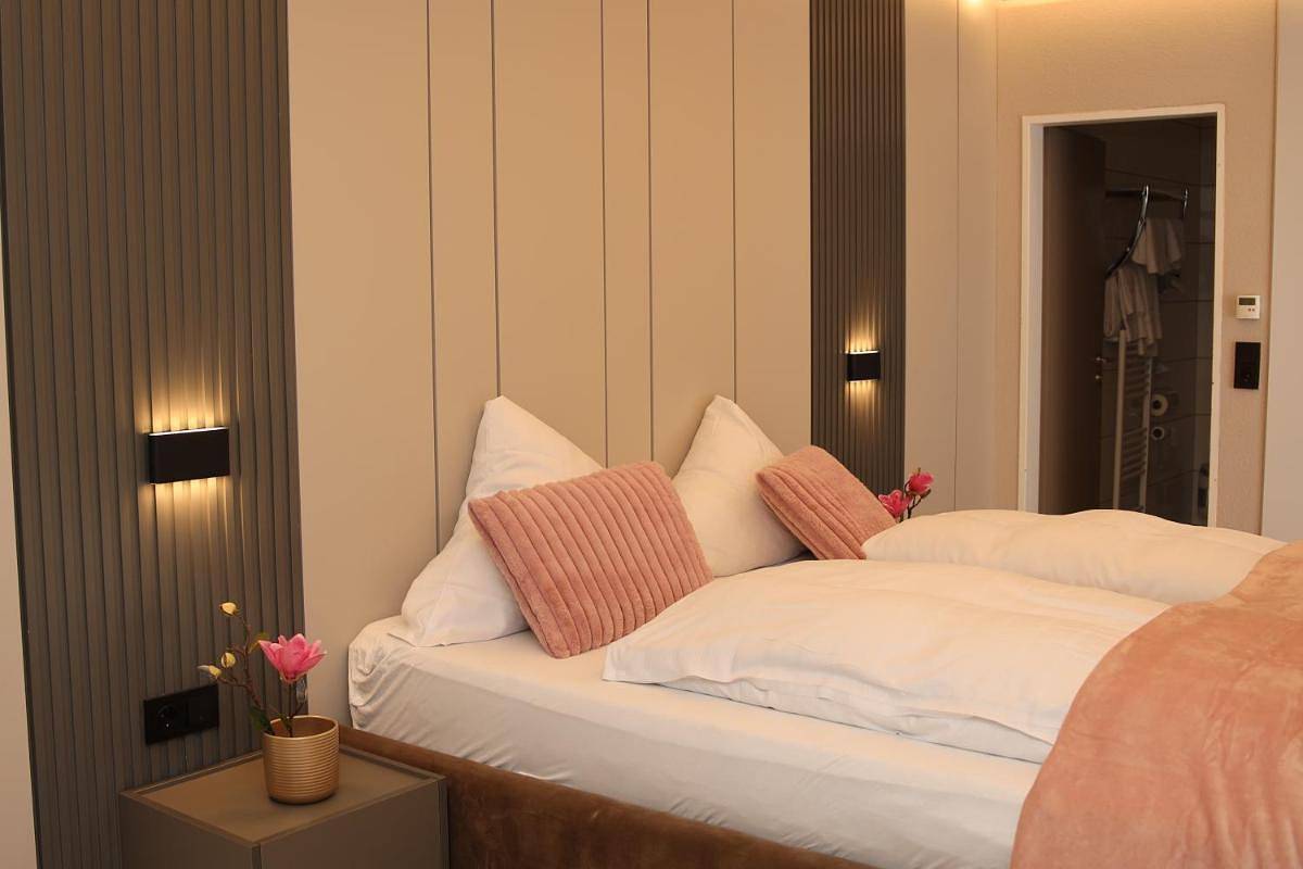 Charming 1-Bedroom Retreat in Bad Salzuflen with Balcony & Wheelchair Access in Bad Salzuflen, Kreis Lippe
