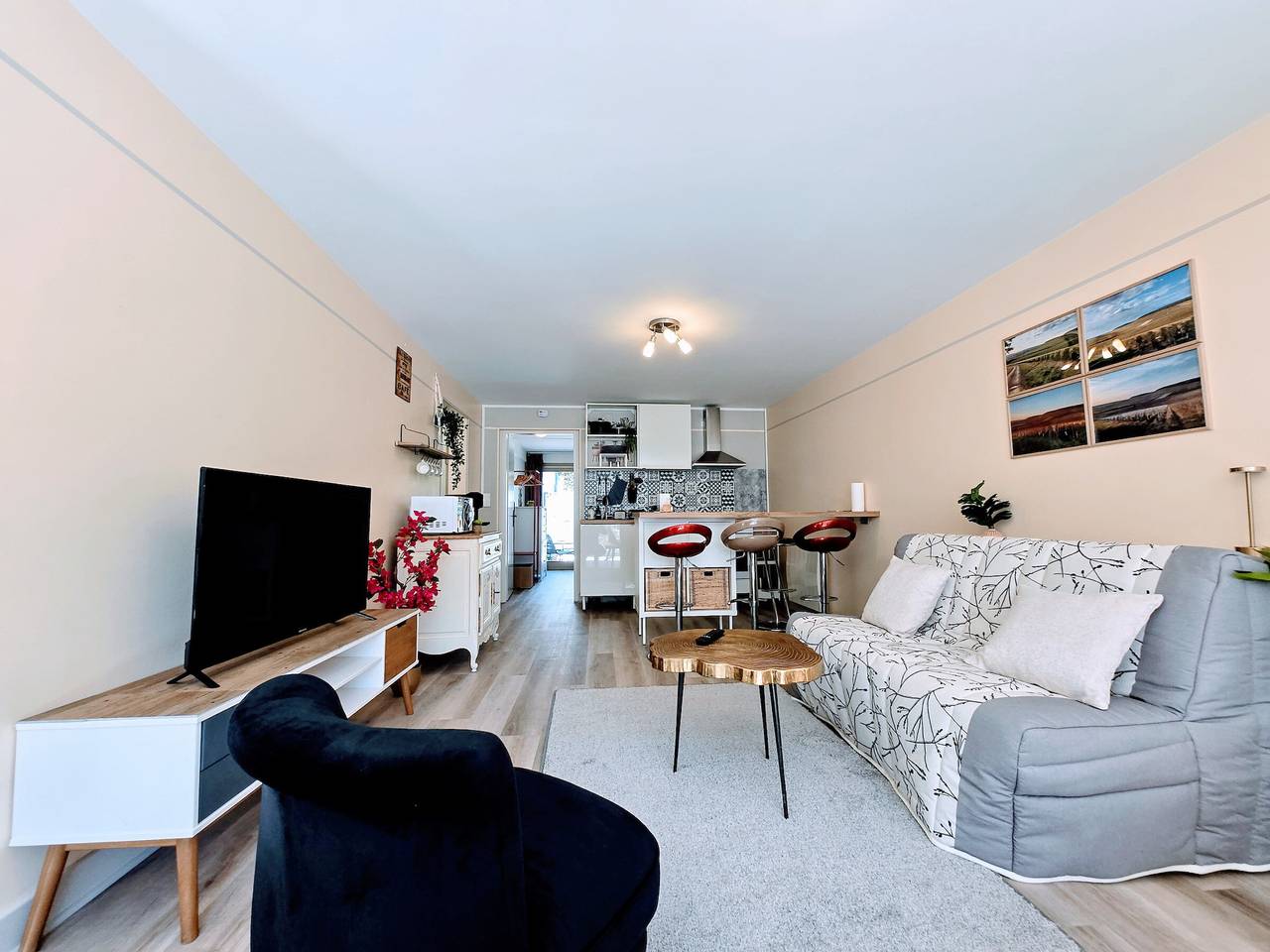 Apartamento entero, Apartamento moderno de 2 dormitorios con terraza y wifi en el centro de Chablis in Chablis (Yonne), Auxerre region