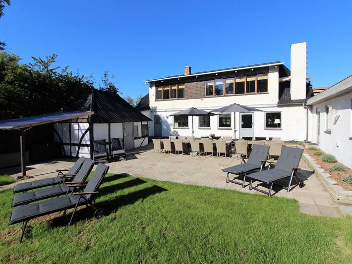 Vakantiehuis voor 16 personen, with Balkon and Terras as well as Zwembad and Sauna in Langeland