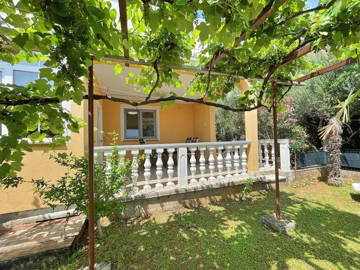 Ganze Wohnung, Apartment Mara - Garten, Terrasse, Haustiere erlaubt, Grill, privater Parkplatz in Silo (Krk), Krk