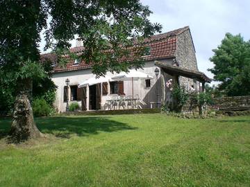 Gîte pour 7 personnes, avec terrasse et jardin à Beauregard