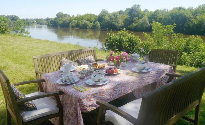 Chambre d’hôte pour 4 personnes, avec Terrasse et Jardin ainsi que Piscine et Vue