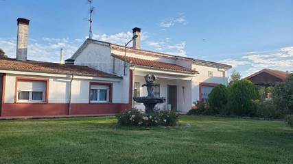 Casa rural para 7 personas, con piscina y terraza en La Moraña