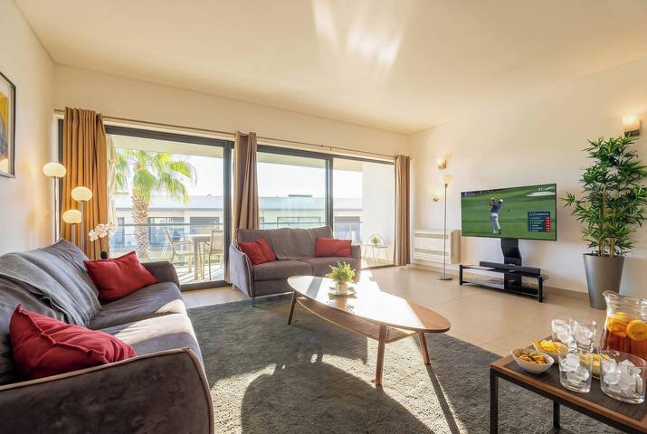 Hel lejlighed, Apartment 'Cavalo Preto' with Shared Pool, Wi-Fi and Air Conditioning in Quarteira, Faro Distrikt
