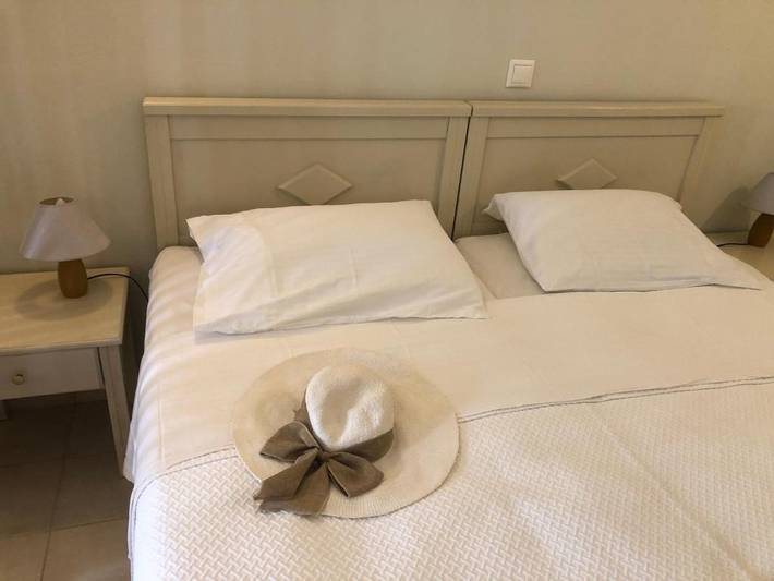 Location de vacances pour 3 personnes, avec jardin ainsi que vue et piscine dans Palekastron - 4