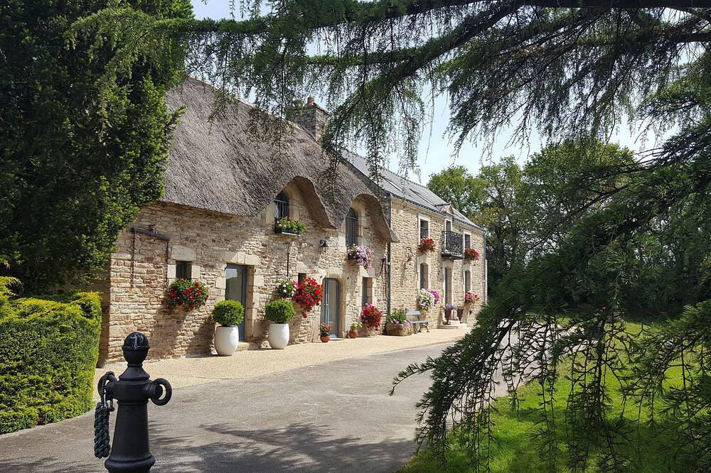 Cadre exceptionnel pleine nature, piscine privée, sauna ! in Brandivy, Région de Vannes