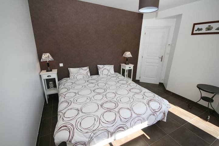 Location de vacances pour 12 personnes, avec jardin ainsi que terrasse et jacuzzi dans Plage Kerou - 2