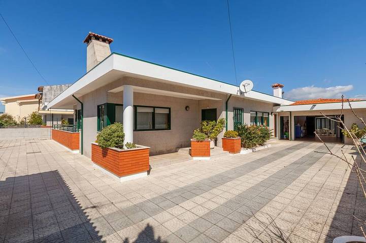 Ferienhaus für 8 Personen, mit Garten und Balkon