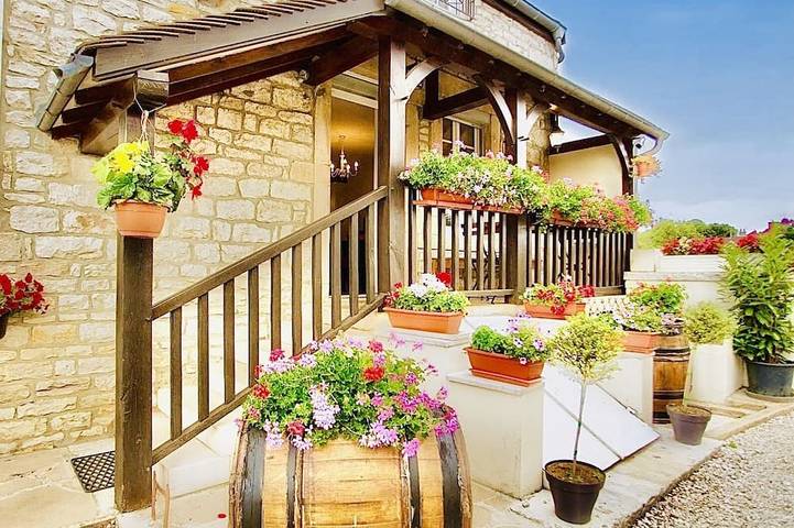 Location de vacances pour 6 personnes, avec terrasse et jardin à Comblanchien