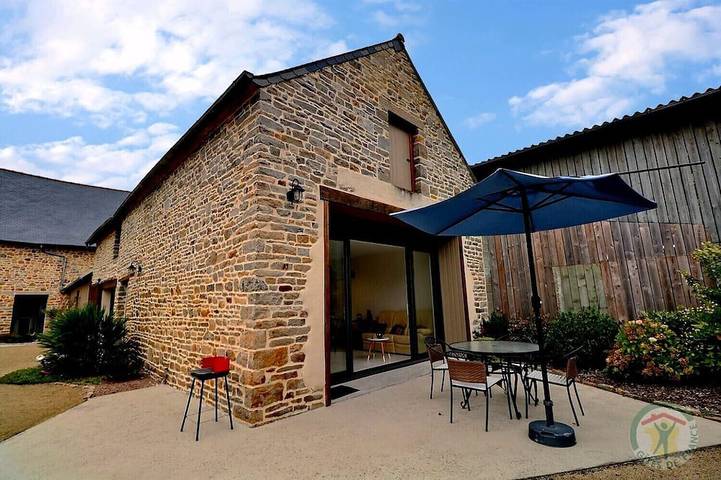 Location de vacances pour 3 personnes, avec terrasse dans Saint-Aubin-du-Cormier