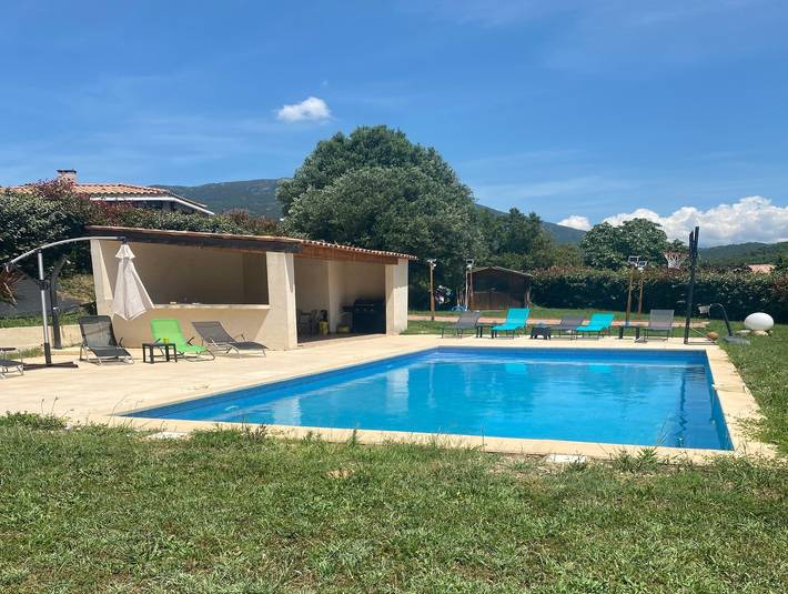 Appartamento per 4 persone, con Balcone e Terrazza nonché Giardino e Piscina in Corsica del Sud