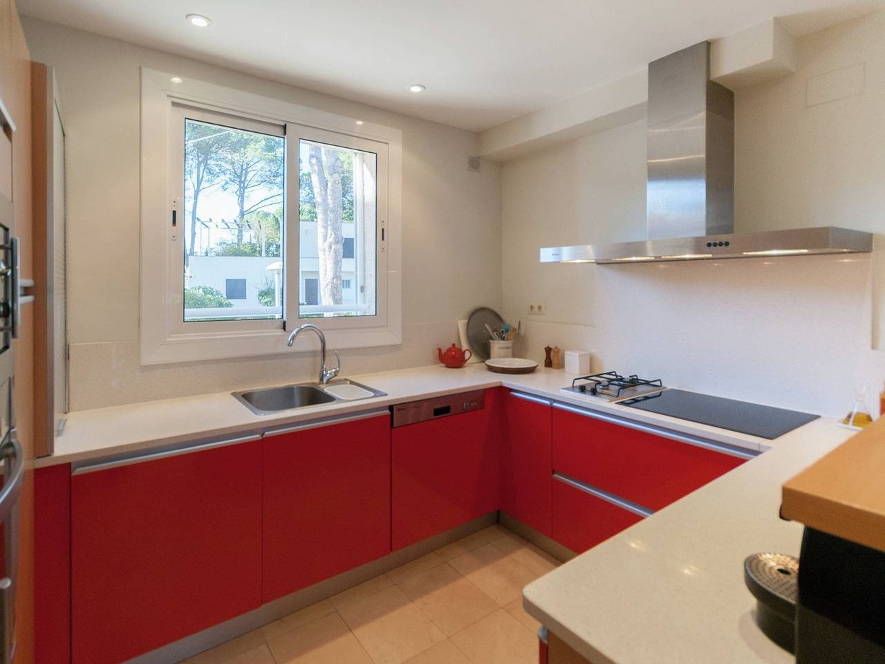 Terraza soleada cerca de la playa in La Escala, Alt Empordà