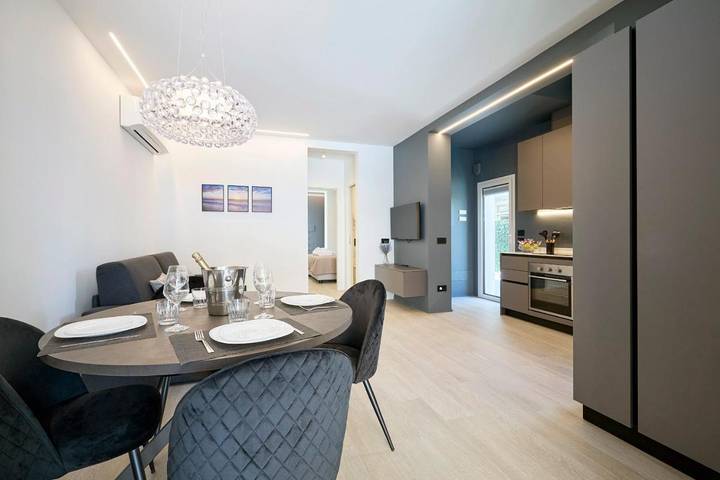 Villa per 7 persone, con Terrazza e Giardino nonché Panorama a Riccione
