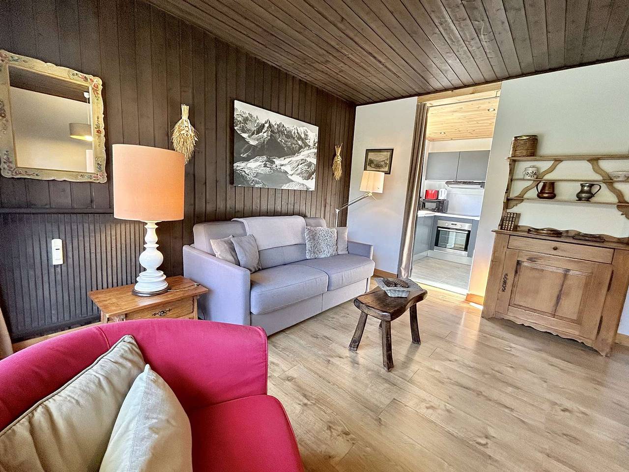Appartement entier, Appartement cosy 2 pièces avec balcon, proche centre et télécabine, piscine et tennis en été in Megève, Pays du Mont-Blanc