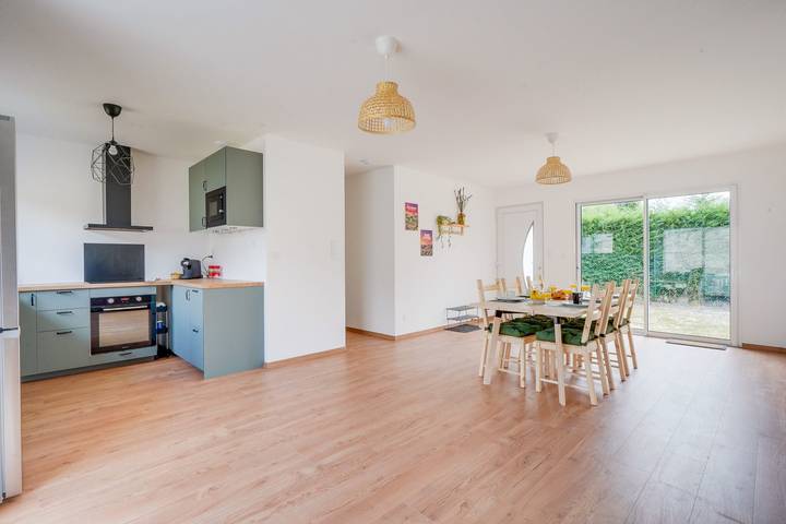 Gîte pour 6 personnes, avec jardin à Néac