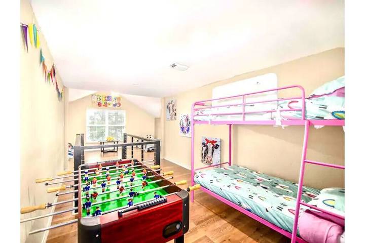 Villa for 20 people, with terrace and hot tub as well as yard, with pets in Texas