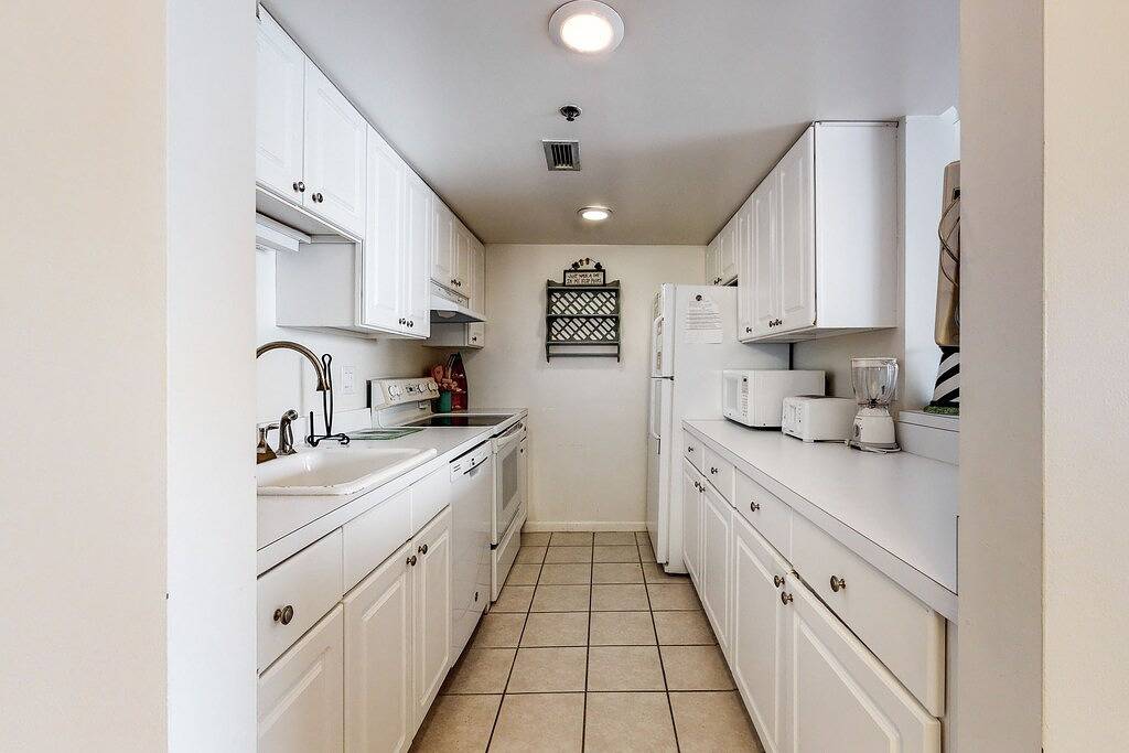 Ganze Wohnung, Sea Colony Ocean 8th floor condo w/ basketball court, pool, and elevator in Sea Colony, Middlesex Beach