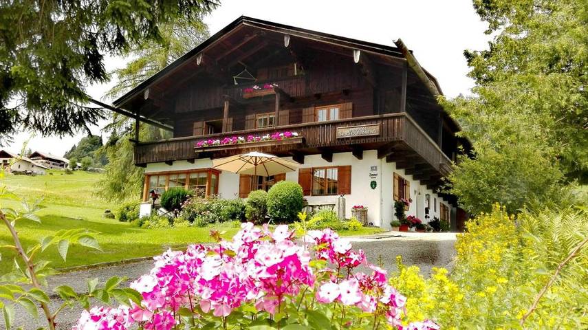 B&B für 2 Personen, mit Balkon und Terrasse sowie Garten und Ausblick in Hallein