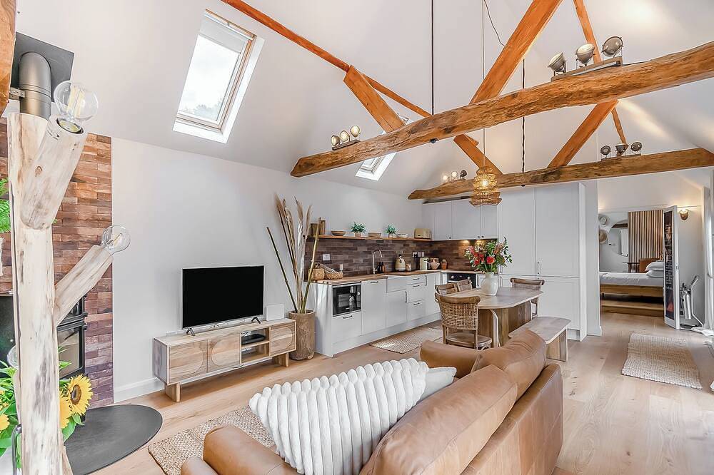 Weston Cottage in Woking, Surrey