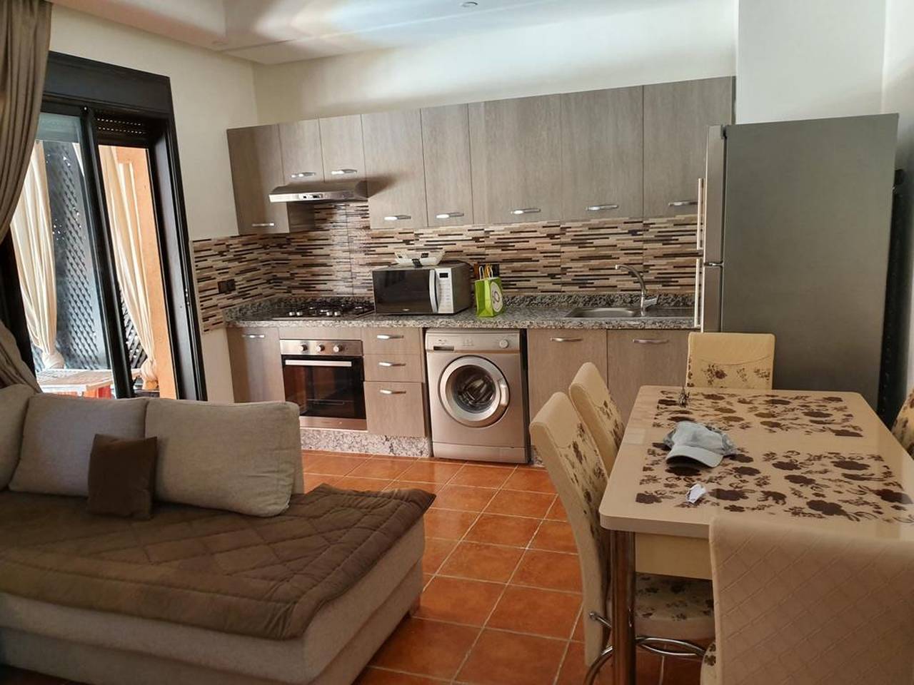 Appartement entier, Appartement agréable à Marrakech avec piscine partagée in arrondissement de Guéliz, Marrakech
