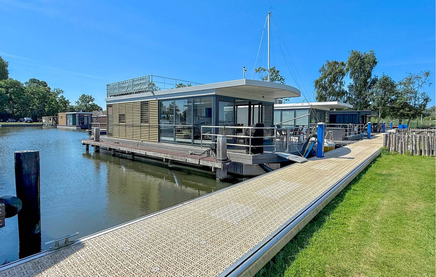 Hausboot für 4 Personen mit Seeblick in Friesland