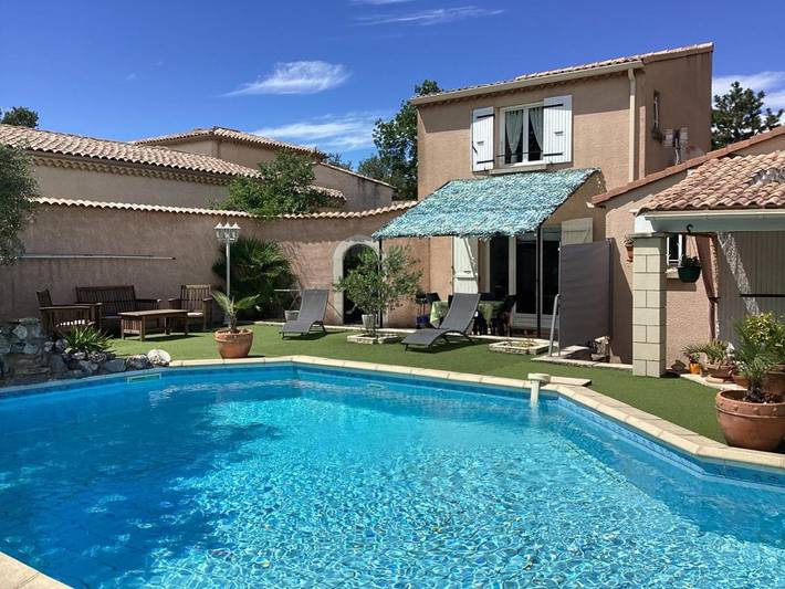 Appartement de vacances pour 4 personnes, avec piscine et vue ainsi que terrasse et jardin, animaux acceptés