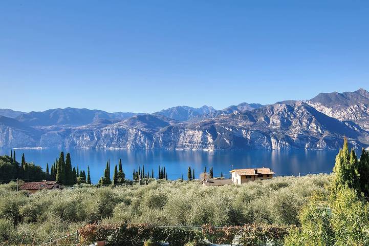 Villa mit pool für 12 Personen, mit Balkon und Whirlpool sowie Garten in Malcesine