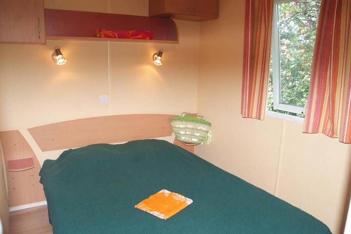 Camping pour 8 personnes, avec piscine et bassin pour enfant ainsi que jacuzzi et jardin à Gassin - 3