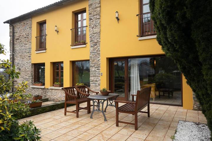 Casa rural para 7 personas, con Balcón y Terraza además de Jardín y Piscina en Arzúa