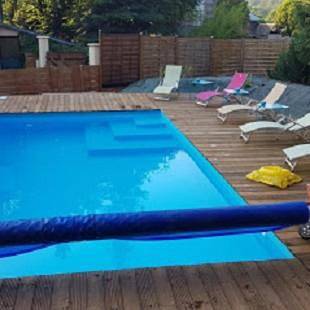 Appartement de vacances pour 3 personnes, avec Terrasse et Jacuzzi ainsi que Jardin et Piscine