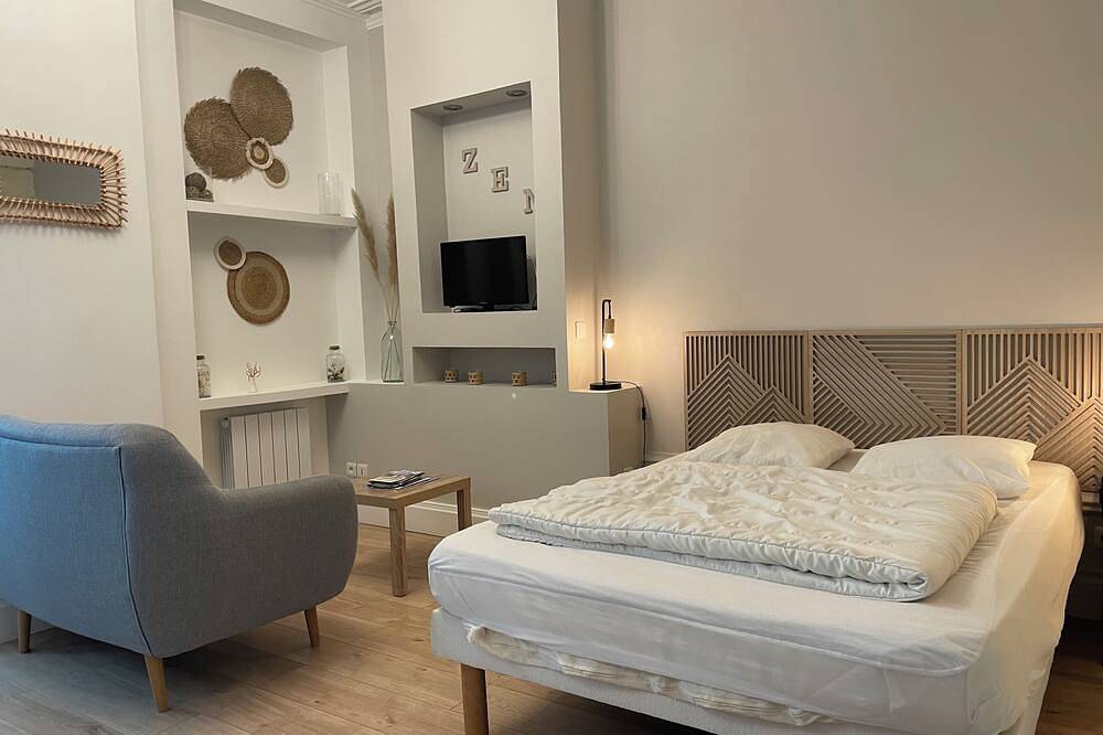 Appartement entier, Studio rénové tout confort proche des thermes (Zen) in Rochefort, Région de Rochefort
