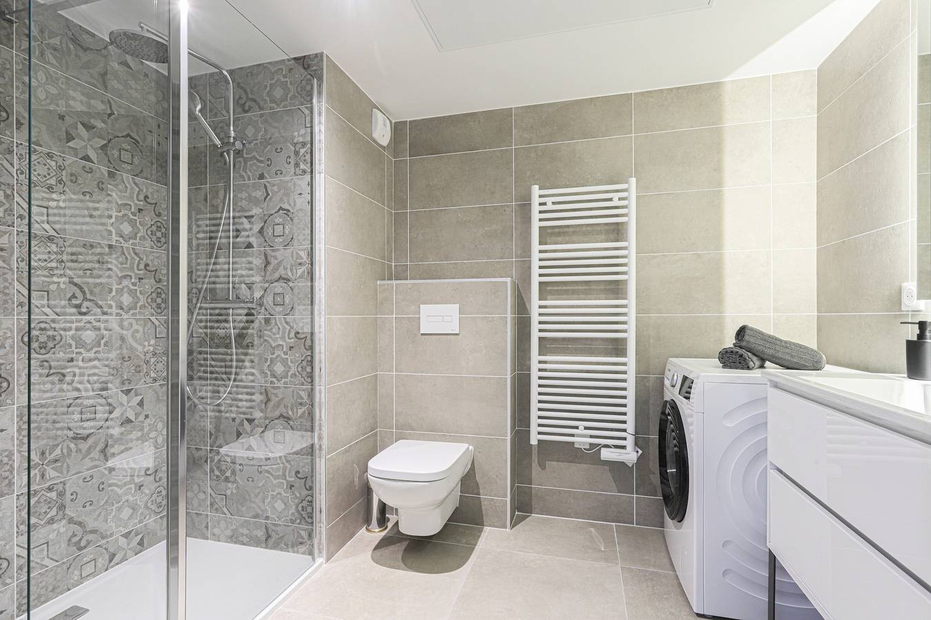 Ganze Wohnung, Ferienwohnung für 4 Personen mit Balkon in Saint-Laurent-du-Var, Cannes und Umgebung