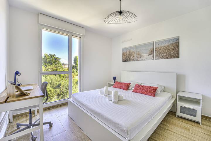 Gîte pour 4 personnes, avec balcon et piscine, adapté aux familles à Saint-Laurent-du-Var - 4